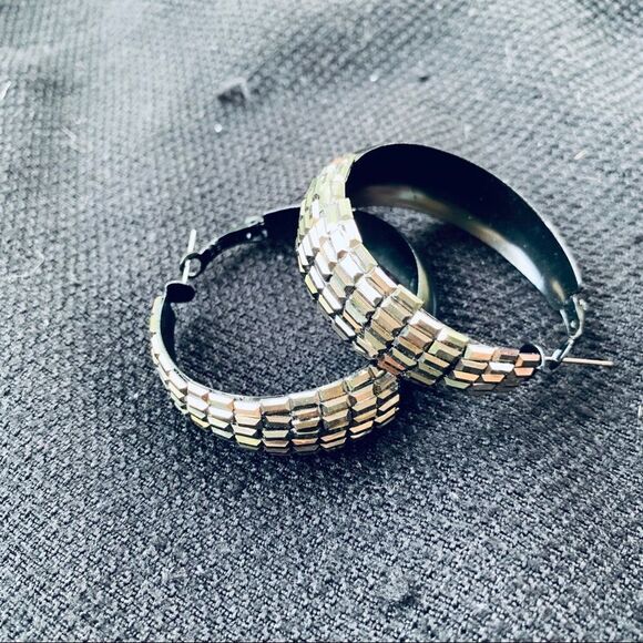 Silver Huggie Hoop Earings NWOT - Picture 5 of 7